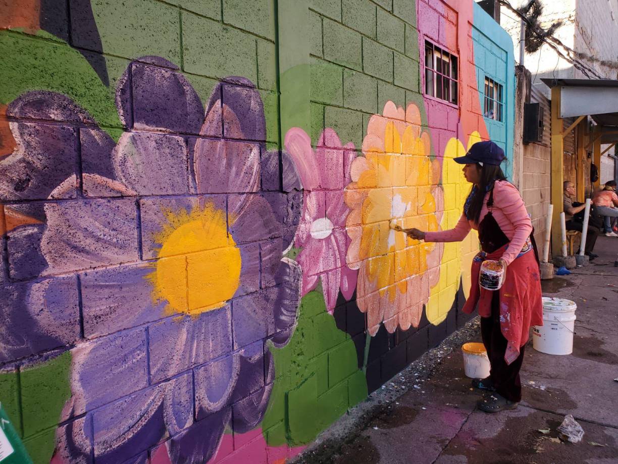 La coordinación del mural estuvo a cargo de la artista Alejandra Cabrera, quien hizo un llamado a la sociedad para sumarse a este noble esfuerzo.