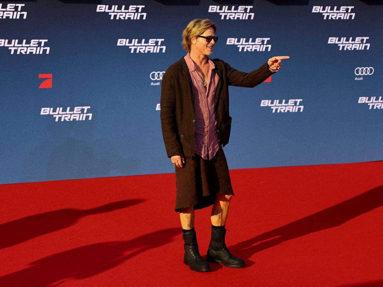 El pasado 19 de julio, Brad Pitt, posó en la alfombra roja durante el estreno de su nueva película, ‘Bullet Train’, en Berlín con una falda. Un gesto que parece estar cada vez más normalizado dentro del universo masculino y que algunos expertos se atreven a definir como ‘tendencia’.