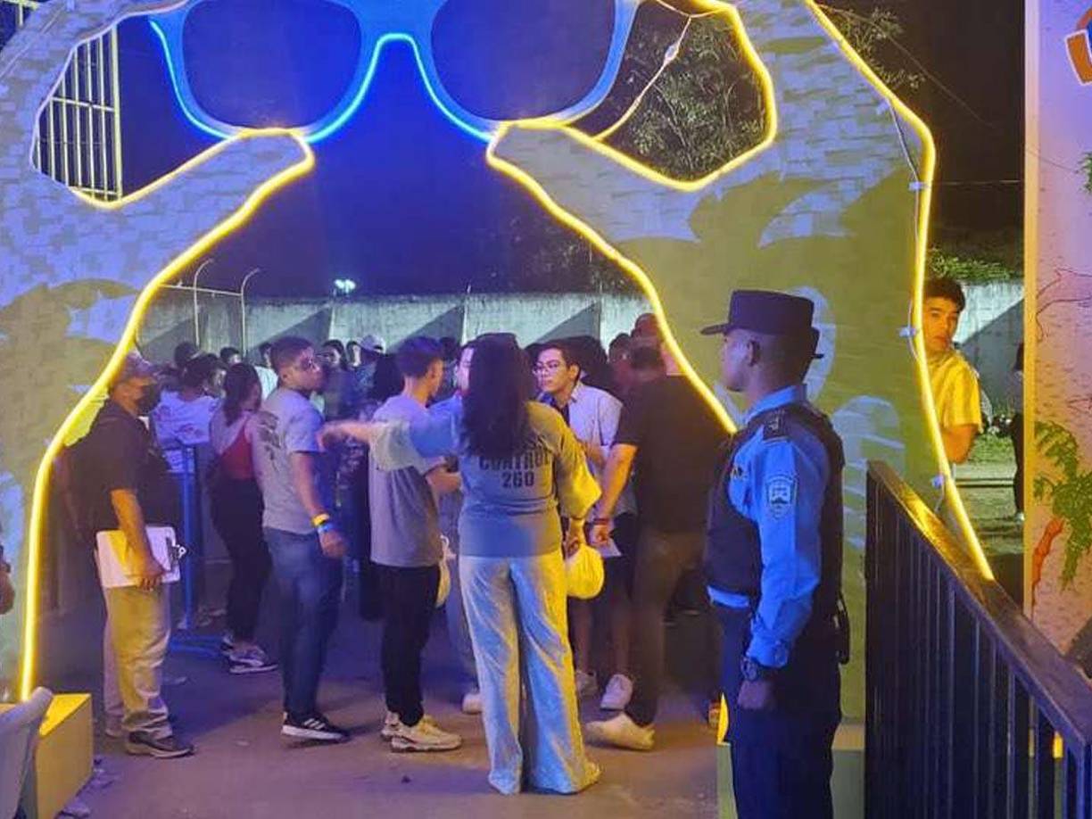 Miles de hondureños compraron un boleto para escuchar la música de Bad Bunny en San Pedro Sula.