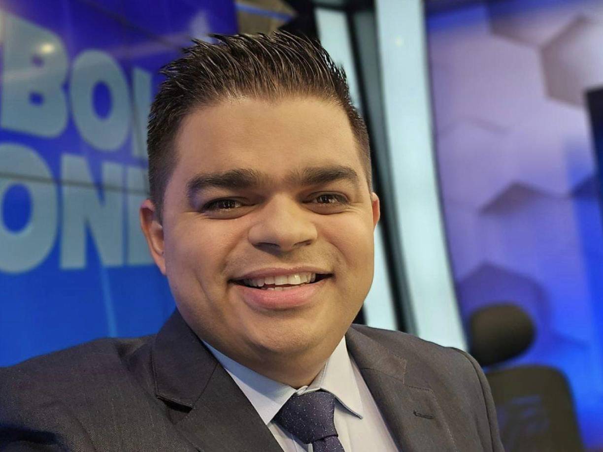 “Me siento agradecido, es una noche especial, este ha sido mi último reportaje en Televicentro, después de 14 años, es mi último día en la familia de Televicentro”, informó Rely.