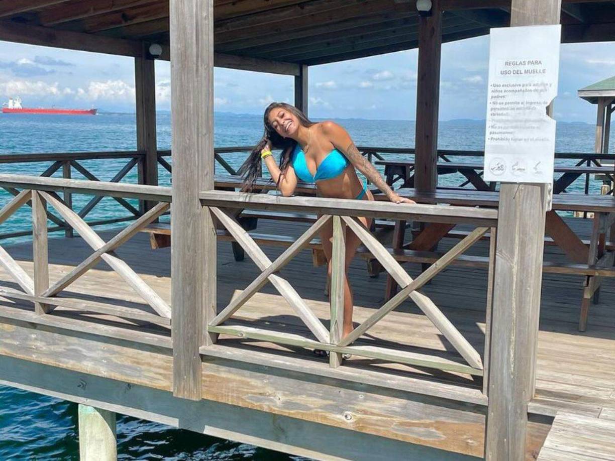 La pareja sentimental de Aparicio ya ha presumido de las hermosas playas con las que cuenta la zona norte de Honduras.