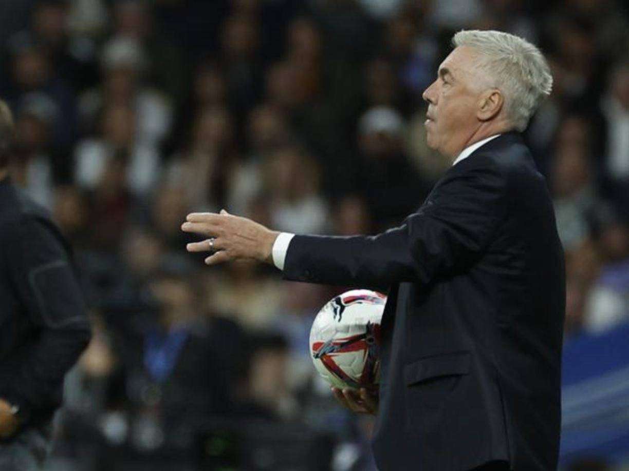 La continuidad de Carlo Ancelotti, pese a ser renovado hasta 2026, está en entredicho. 