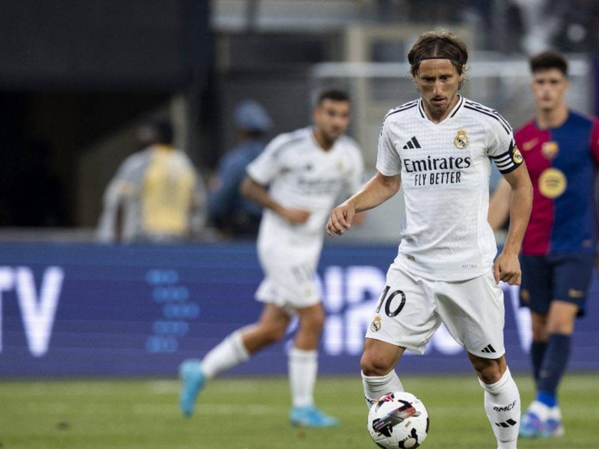 Modric pretendía que el juego se siguiera disputando pese a la tormenta eléctrica.