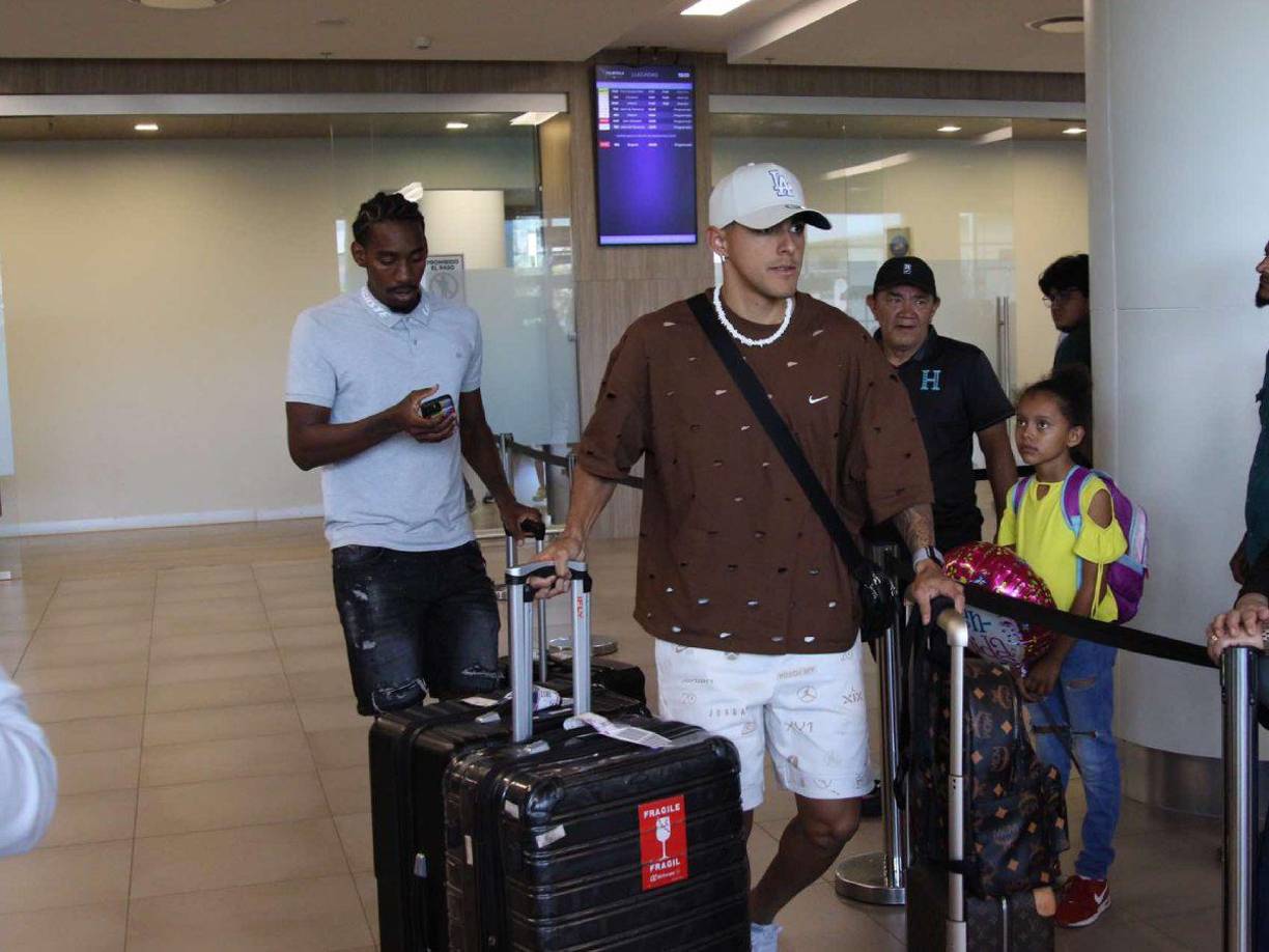 Procedente de Escocia, Luis Palma también hizo su arribo.