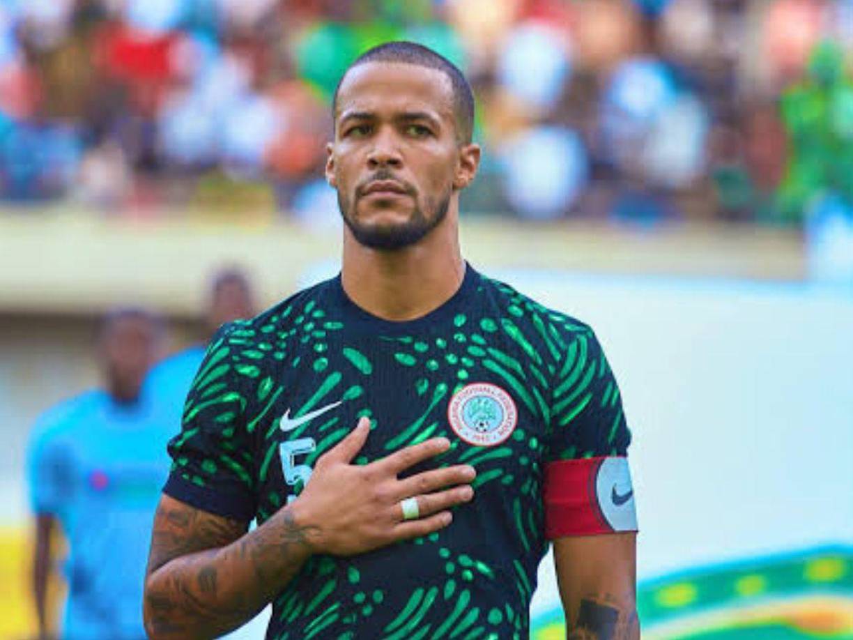 “El gobierno libio anuló nuestro aterrizaje aprobado en Bengasi sin ningún motivo. Cerraron las puertas del aeropuerto y nos dejaron sin conexión telefónica, comida ni bebida”, denunció el capitán del equipo, William Troost Ekong, en sus redes sociales.