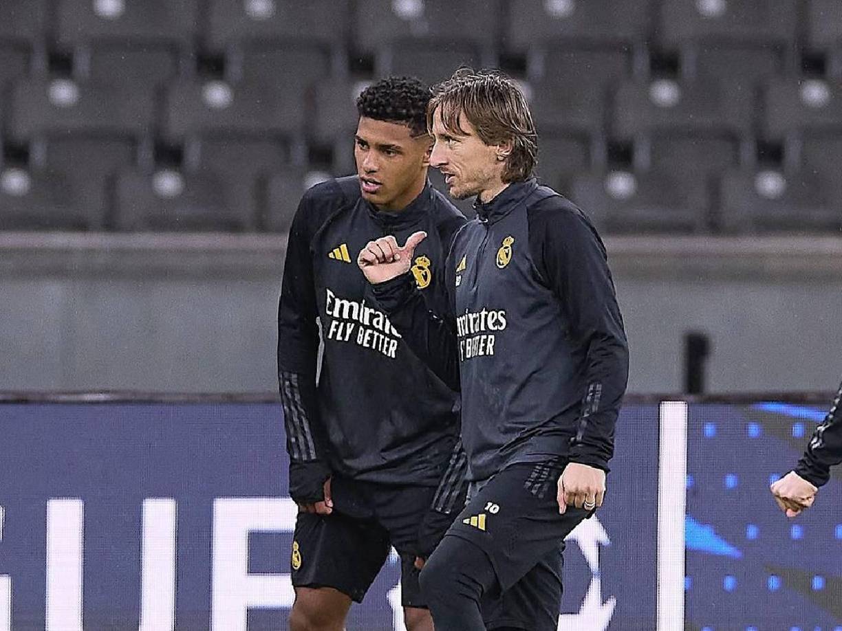 Disputó 61 partidos con el Real Madrid Castilla, dio ocho asistencias y no marcó un gol. Tobías compartió con las figuras de la primera plantilla. 