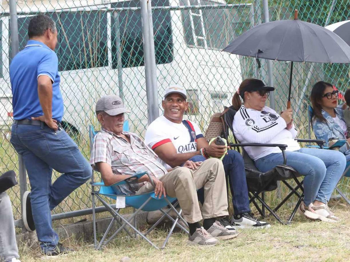 El comisionado de la CONDEPOR, Mario Moncada, no se perdió el partido de vuelta de la final del Torneo de Reservas.