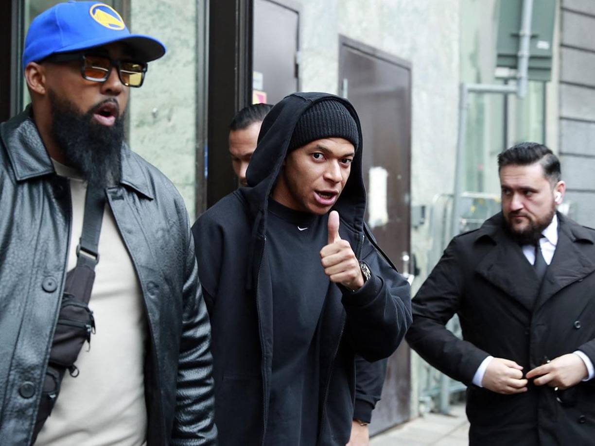 Esas salidas nocturnas de Mbappé le generaron muchas críticas en su país por parte de la prensa francesa que no entienden su ausencia en la Selección de Francia y aparece de fiesta en Suecia.