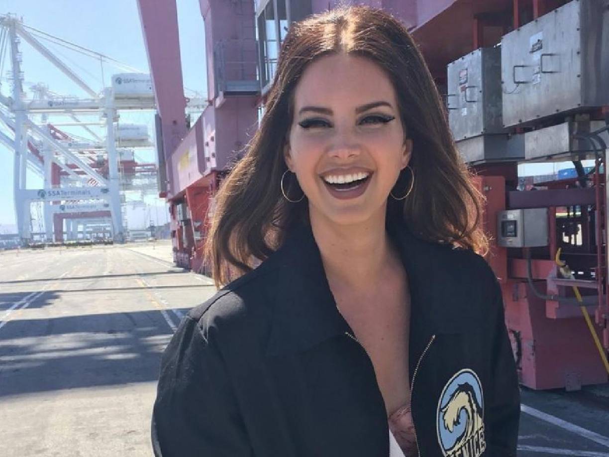 Su nombre real es <b>Elizabeth Grant</b> nació el 21 de junio de 1985 en <b>Nueva York</b>. A los 18 años estudio filosofía en la Universidad de Fordham, fue allí, donde comenzó su experiencia musical .