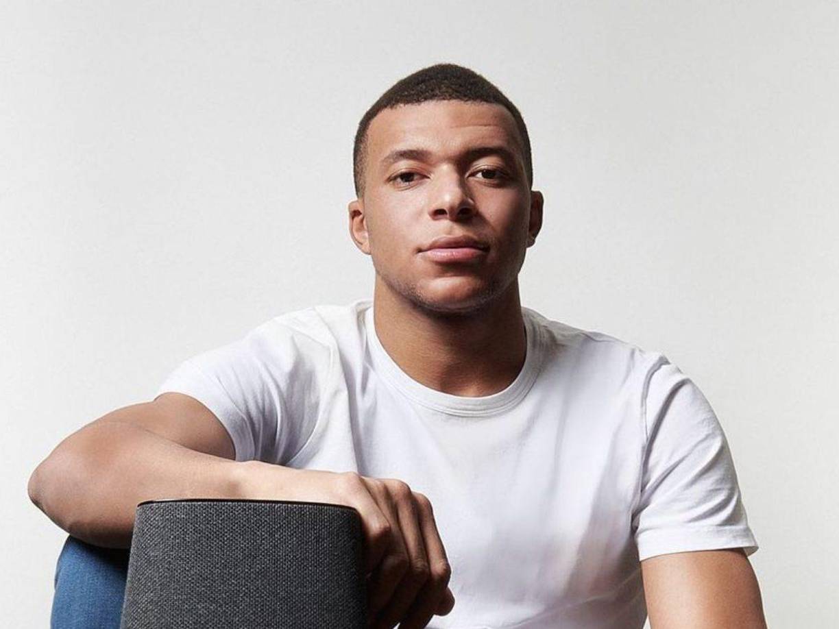 Aunque en ella aseguraron que “no hay pruebas que vinculen ambos casos”, Mbappé no tardó en responder en su perfil de Twitter que se trataba de una noticia falsa: