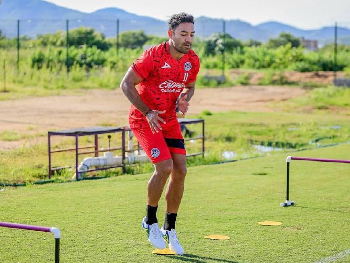 “El jugador mejor pagado de esa liga recibe 5 mil euros al mes”, reveló Marco Fabián en la entrevista.