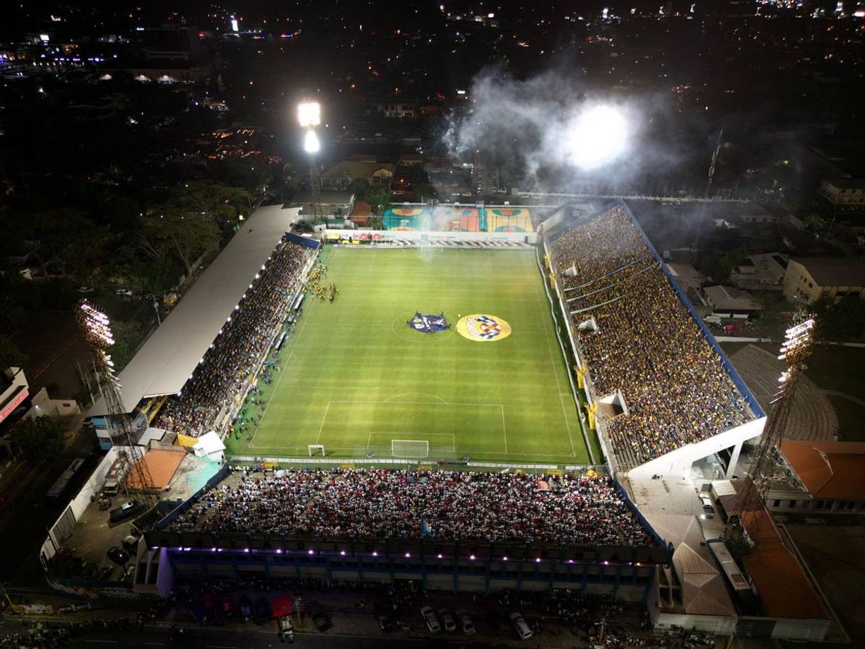 El estadio Morazán será un infierno para los mexicanos con un llenazo espectacular. Acá parará Rueda a 11 guerreros en una batalla para la historia.