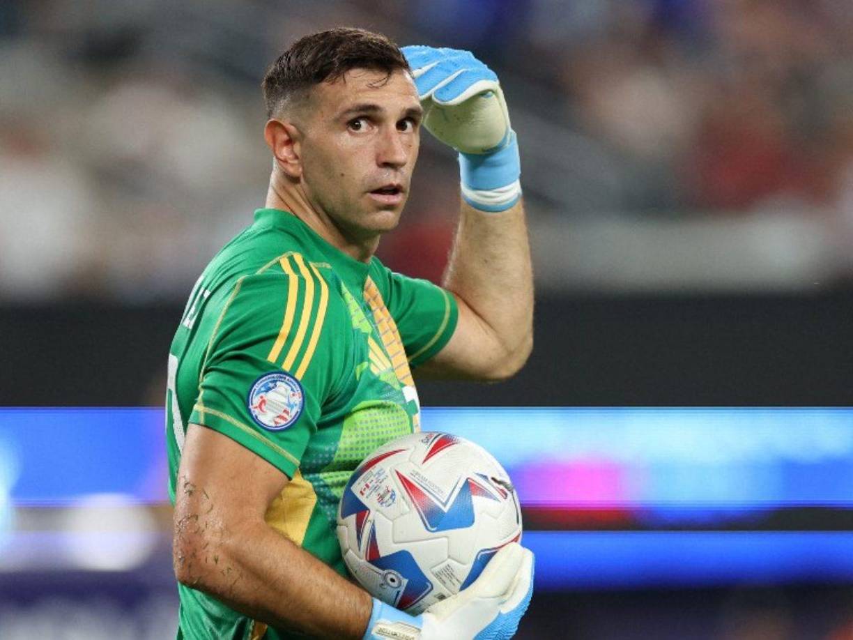 Emiliano Dibu Martínez: El portero una de las figuras de la Albiceleste y está listo para disputar una nueva final con Argentina.