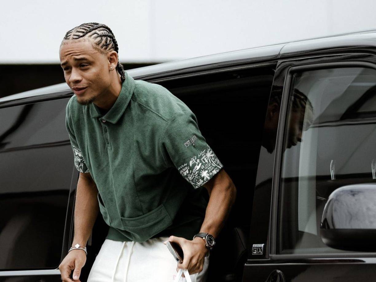 El medio-ofensivo holandés Xavi Simons seguirá jugando en el Leipzig de Alemania.