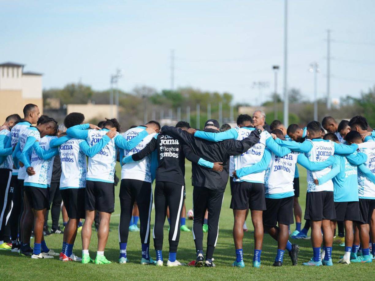 Oswaldo Sandoval fue más allá y reveló que previo al compromiso, las exigencias son mayores y los futbolistas deben estar bien nutridos.