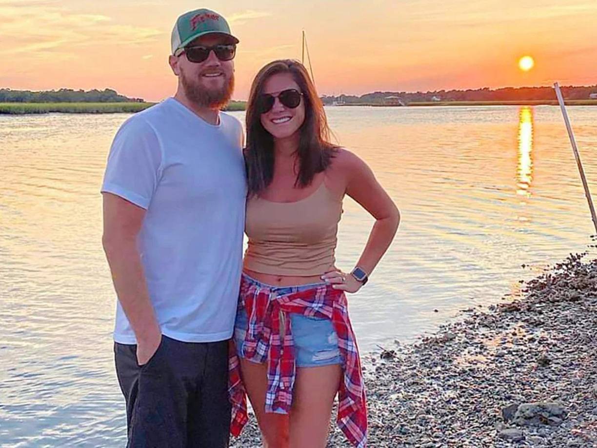 “En el carrito de golf, ella me dijo que no quería que la noche terminara. La besé en la frente, y lo siguiente que recuerdo es despertar en el hospital”, dijo.