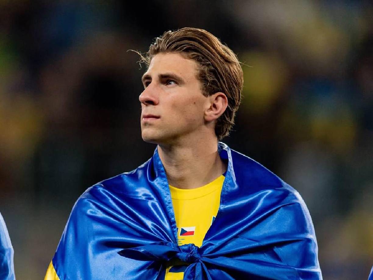 INTERÉS // El PSG tiene en la mira al defensa ucraniano del Bournemouth, Zabarnyi, pero en su plantilla tiene al ruso Sáfonov, lo que podría generar un conflicto.