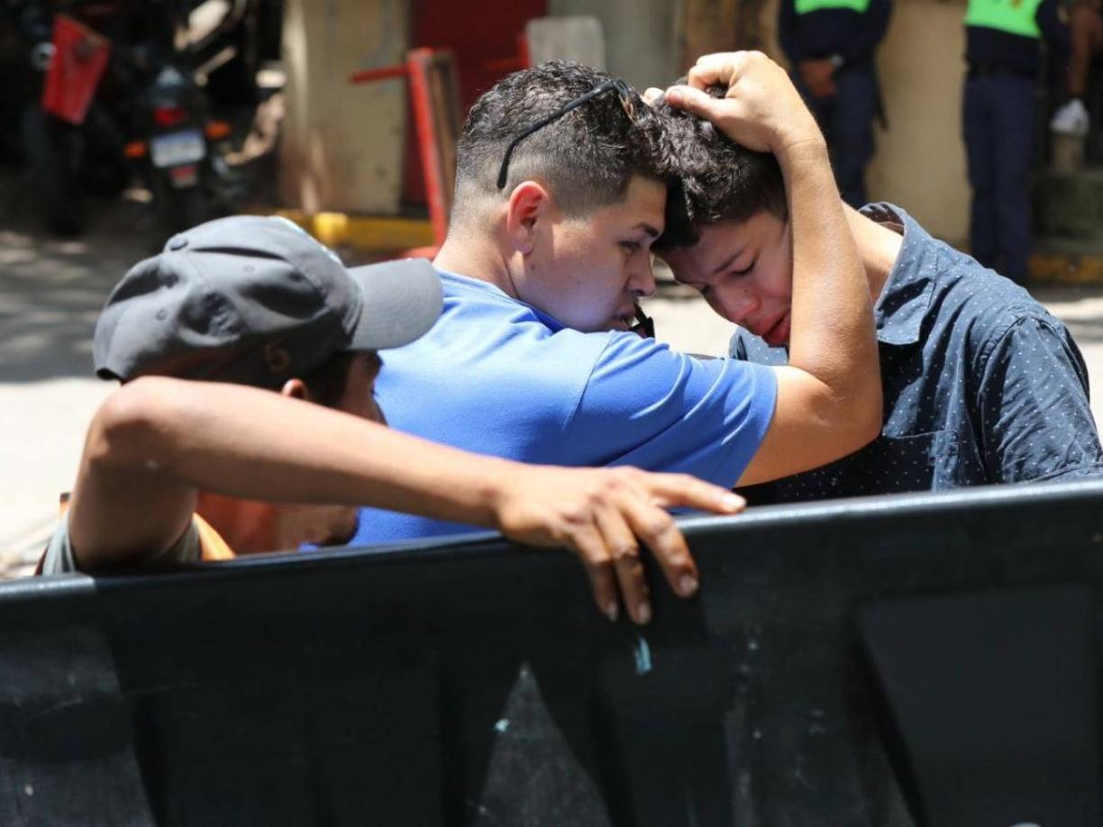 Los familires de Frank Zelaya llegaron a reclamar su cuerpo a la capitalina.