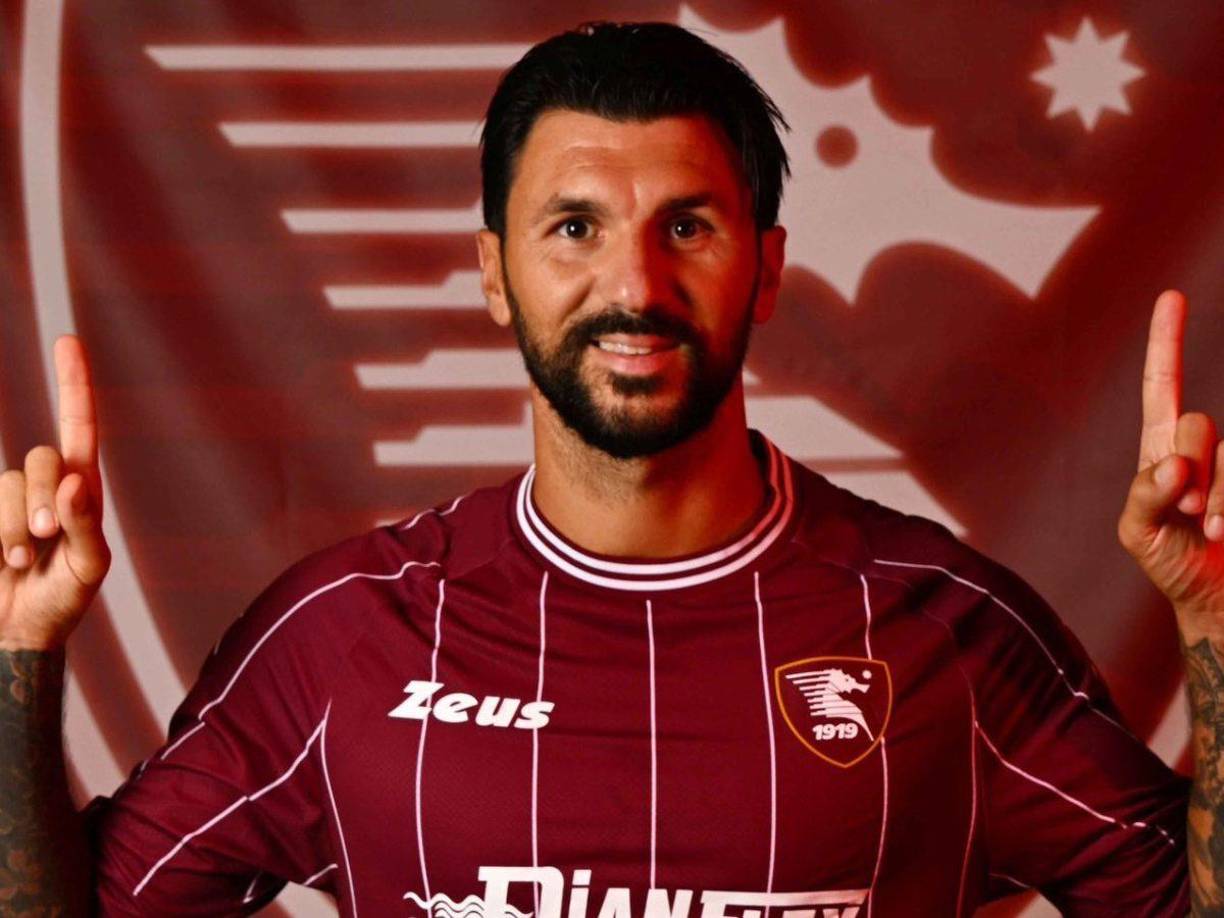 La Salernitana ha fichado al medio-ofensivo italiano Roberto Soriano, firma por una temporada.