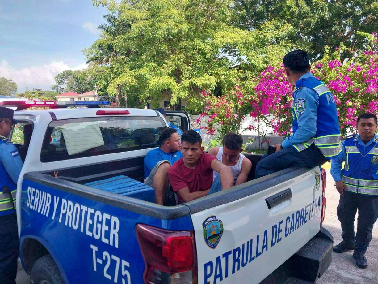 En respuesta a denuncias interpuestas por ciudadanos que fueron víctimas de asaltos, agentes de la Policía capturaron ayer a tres supuestos delincuentes en el barrio Concepción.