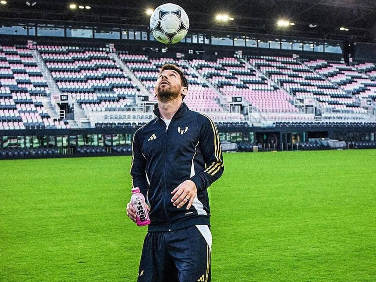 Este año, el calendario futbolístico le permitió a Messi finalizar sus compromisos antes de lo habitual, lo que le dio la oportunidad de organizar con antelación las festividades en su residencia.