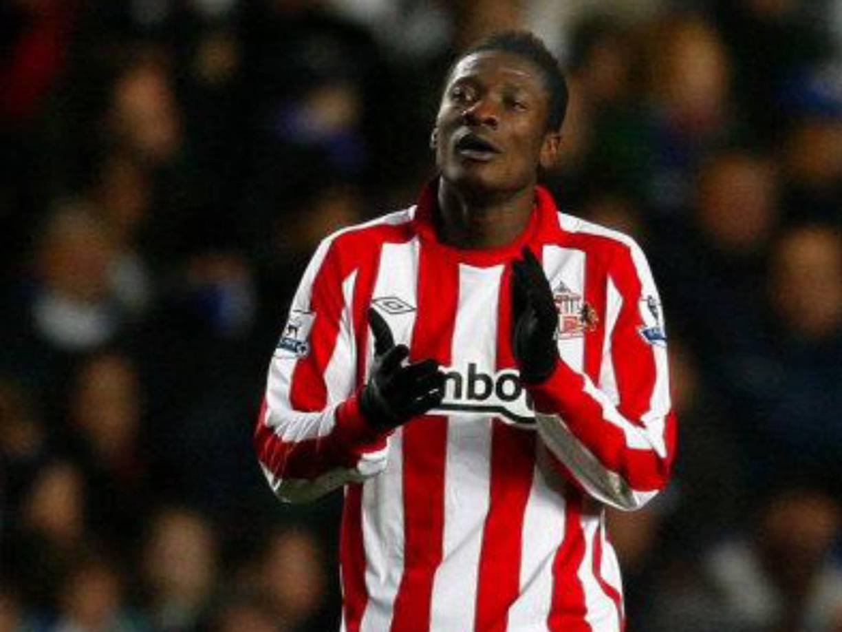 En 2010, el Sunderland pagó más de 15 millones de euros al Rennes por el emergente Asamoah Gyan, que anteriormente militó en Liberty Professionals, Udinese y Módena. Marcó 10 goles en 31 partidos en su primera temporada ‘Black Cats’, pero luego su carrera se fue diluyendo.