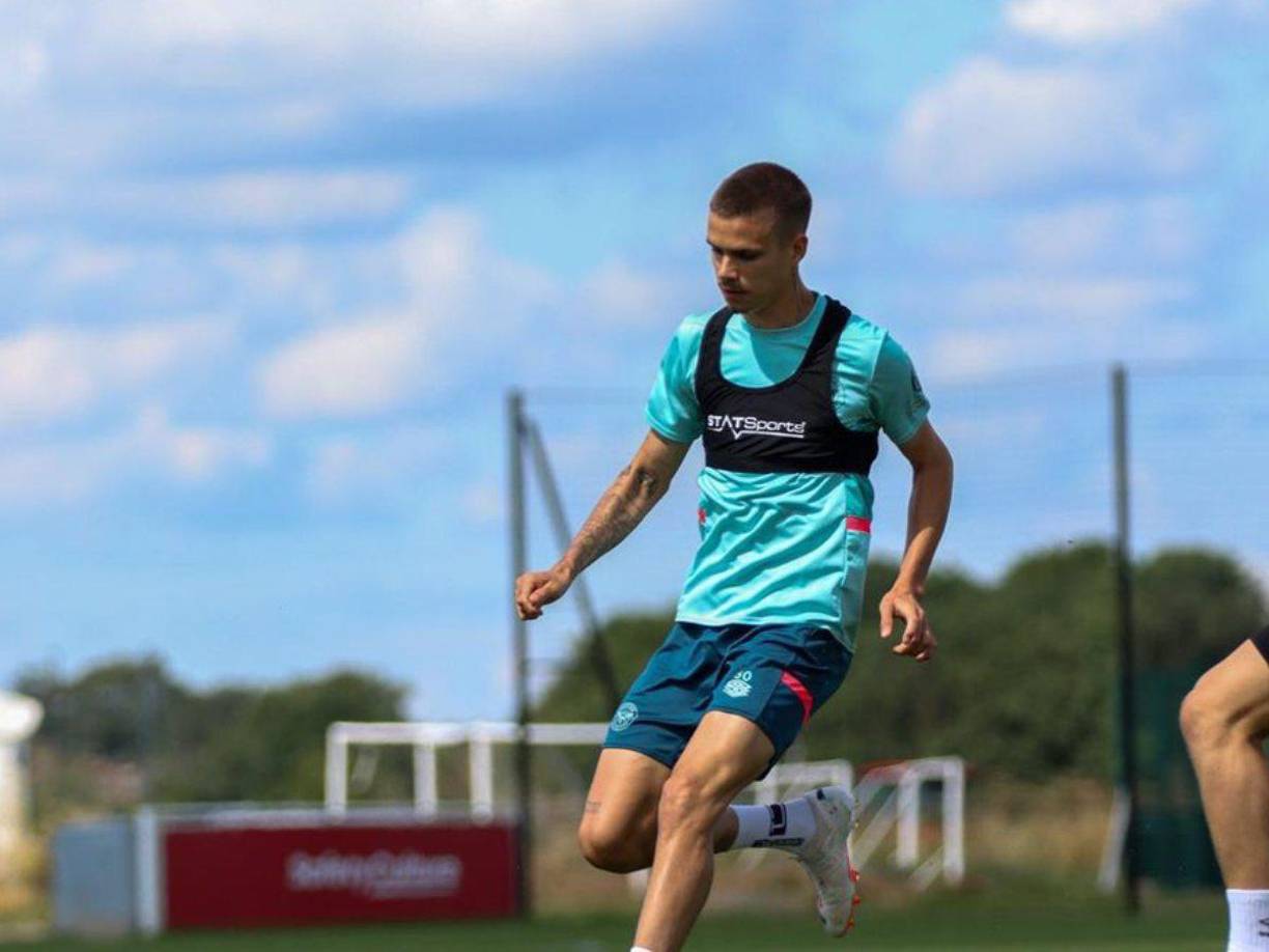 El hijo de Beckham fracasó en su intento por ser futbolista y se dedicará de lleno al modelaje.