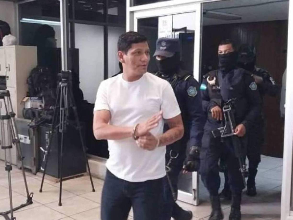 “Cuando se les iba a quitar los teléfonos que estaban haciendo ellos se revolvieron. Rompieron candados y puertas, lo que se les hizo fue se lanzó gas lacrimógeno que está dentro de los protocolos”, manifestó Ramiro Muñoz.