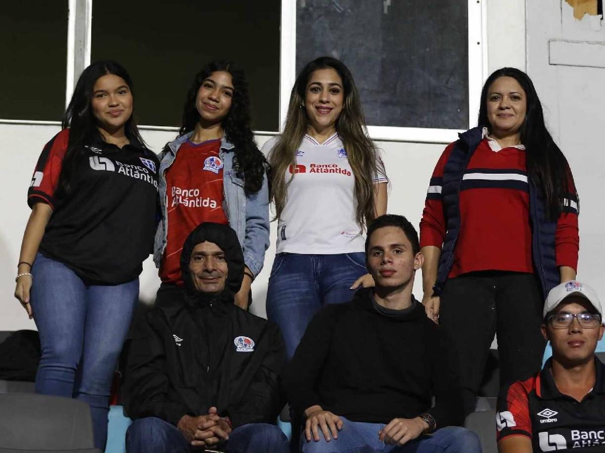 Las presencia femenina abundó este sábado en el Estadio Nacional. 