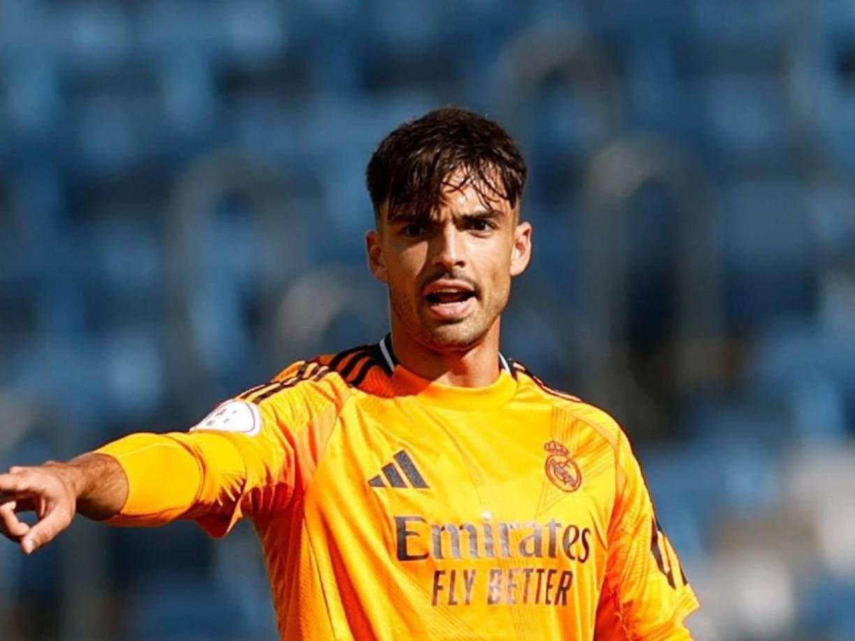 El joven Raúl Asencio del Rosario fue titular por primera vez en la zaga central del Real Madrid y tuvo un enorme juego. 
