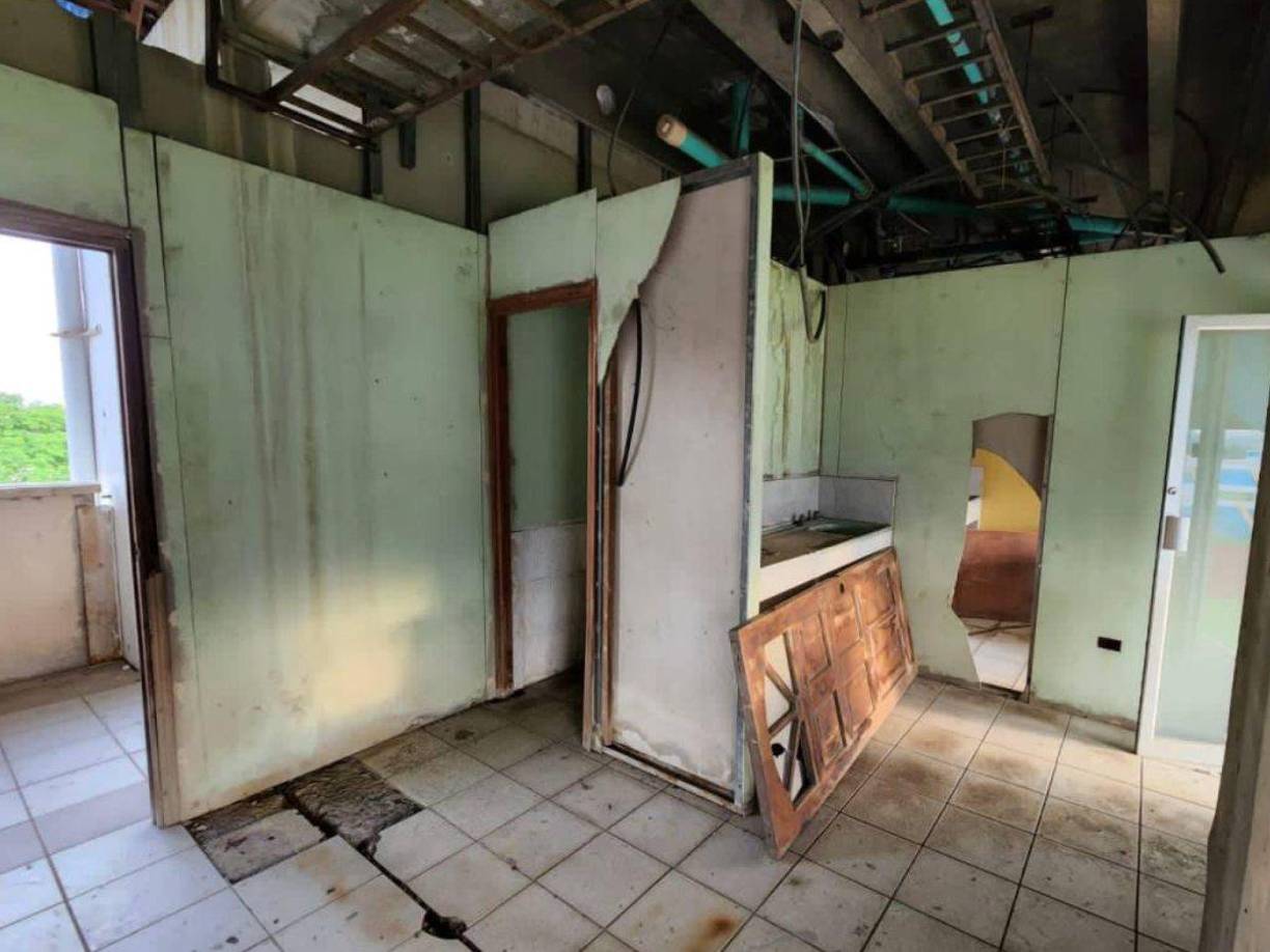 “En un contexto preocupante, el estadio Olímpico Metropolitano de San Pedro Sula se encuentra en total abandono, reflejando la falta de compromiso de las autoridades locales hacia uno de los recintos deportivos más emblemáticos del país”, denunció Moncada en sus redes sociales.