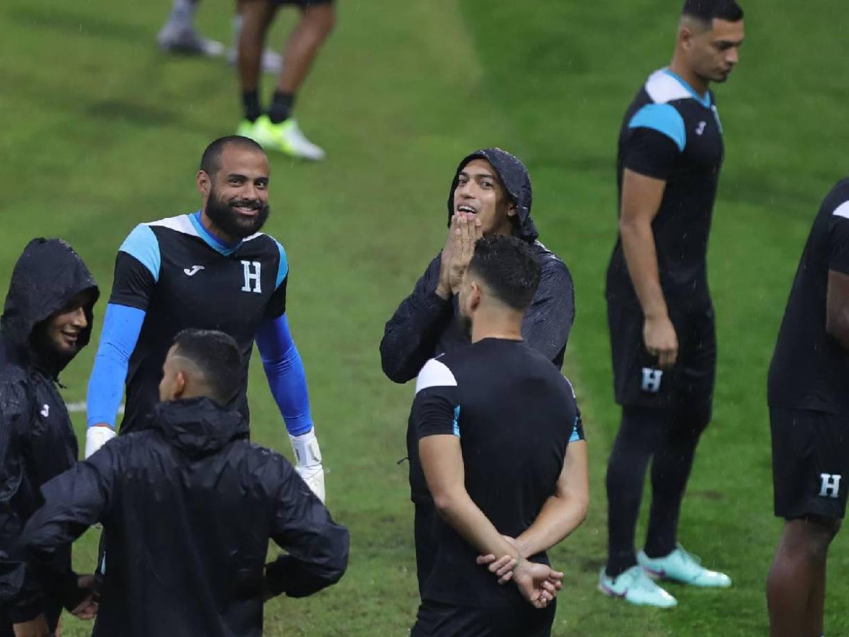 Los otros 30 minutos la Bicolor realizó su entrenamiento dentro de la cancha.