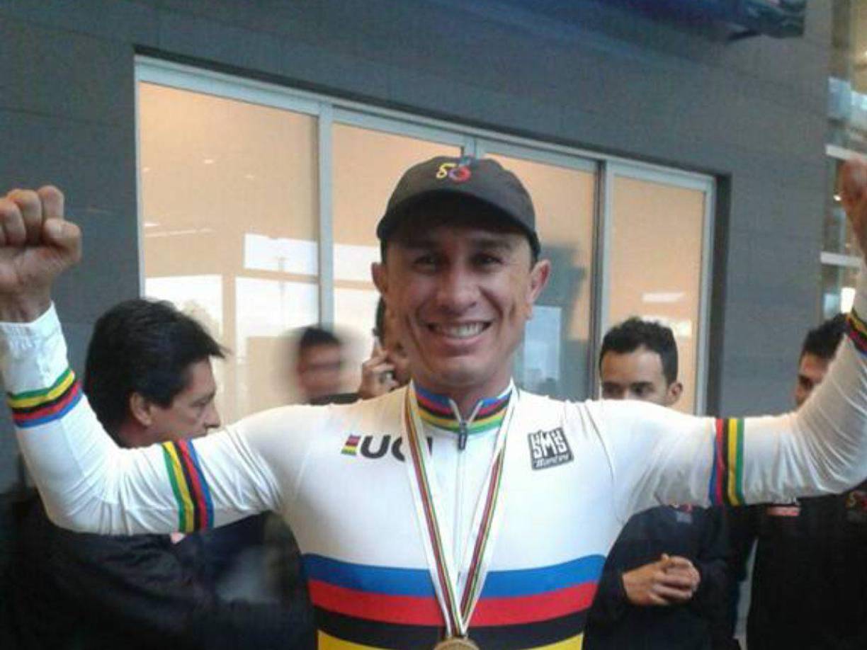 Según las informaciones del diario El Colombiano, de Medellín, el trágico suceso se presentó en medio de una discusión, en la que un hombre le propinó una herida con arma blanca en la altura del cuello