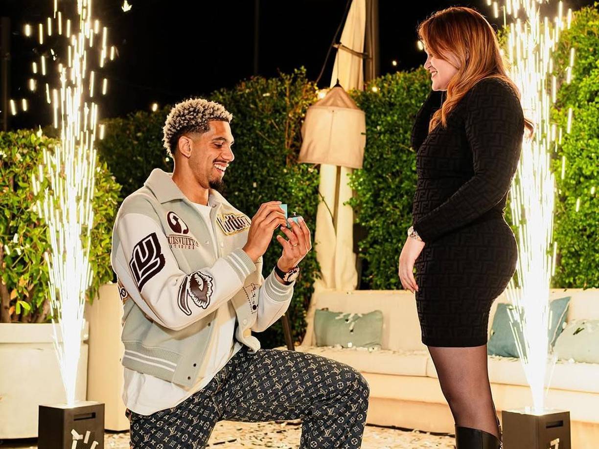 “Descubran la secuencia...Yes, forever. Te amo Ronald”, publicó en su Instagram la prometida del defensor uruguayo.