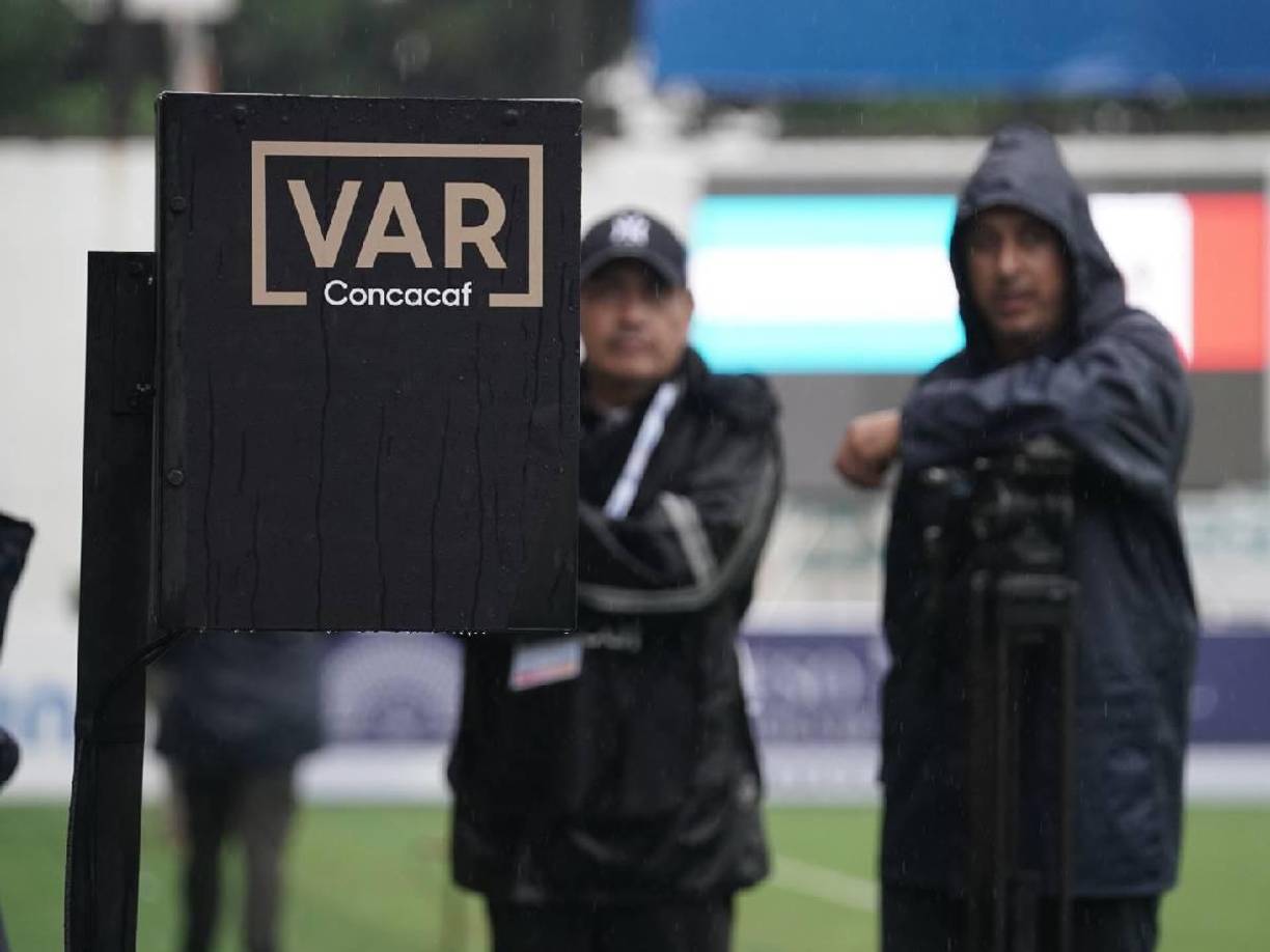 El VAR instalado en el Estadio Morazán para el juego entre Honduras vs México en los cuartos de final de la Nations League.