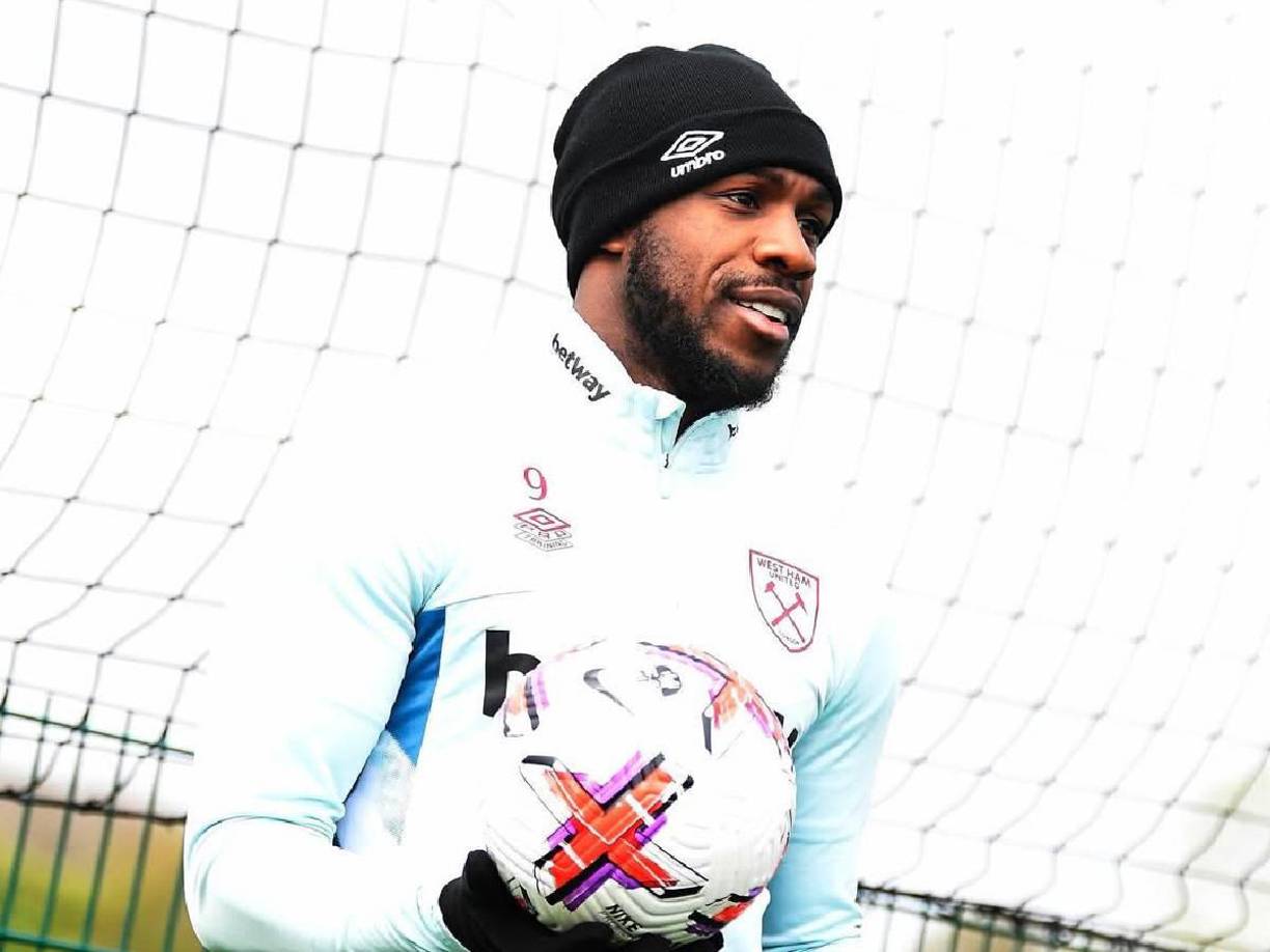 “En este momento difícil, pedimos a todos que respeten la privacidad de Michail y su familia. El Club no hará más comentarios esta noche, pero emitirá una nueva actualización a su debido tiempo”, agregaron.