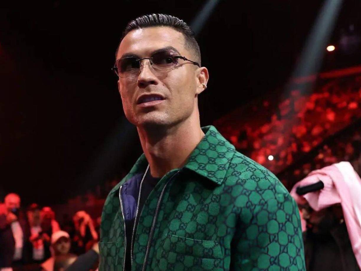 Además, CR7 durante su etapa en la Juventus, se realizó una lipoescultrua con ultrasonido que permite realizar las marcaciones abdominales.