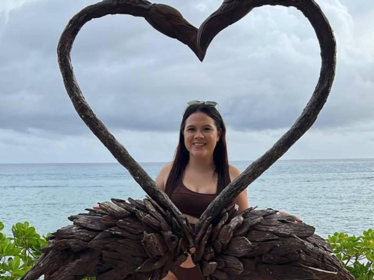 Carlos Pineda presume en sus redes sociales a su esposa. 