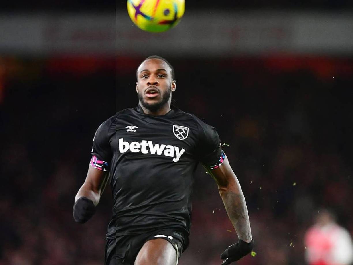 El atacante para la selección de Jamaica juega por décima temporada con los “hammers” tras haberse unido al equipo inglés procedente del Nottingham Forest en 2015 y en sus 323 intervenciones para la plantilla ha marcado 83 goles.