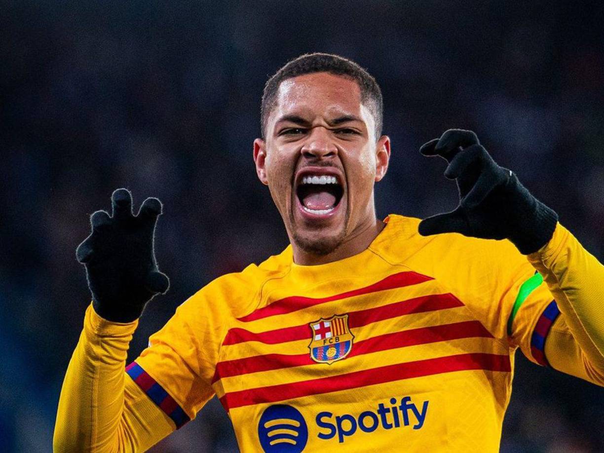 Según prensa española, Vitor Roque habría rechazado una suculenta oferta económica del Al Hilal para marcharse al fútbol saudí este mismo verano. En el Barcelona le buscan equipo.