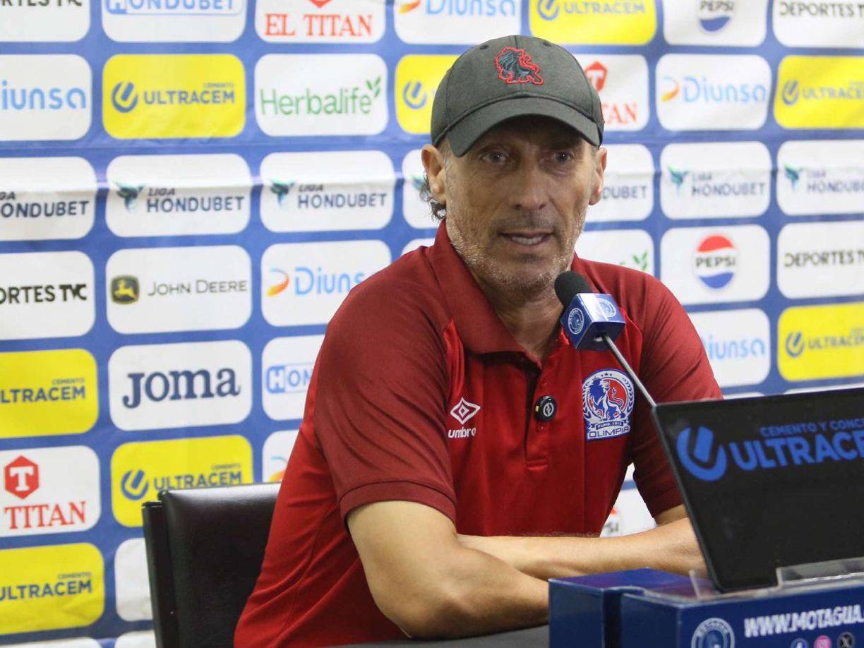 Pedro Troglio se molestó con los periodistas que cuestionaron que Olimpia dejó escapar el triunfo ante Motagua: “Lo ví a la Tota Medina y pobre, ustedes (prensa) siempre buscan el vaso medio vacío y nosotros lo vemos medio lleno porque trabajamos de esto y vemos otras cosas que no ven. Le doy la razón (Medina) se genera un ambiente de anti empatía tan grande con los técnicos que es difícil de manejar, fueron sabias palabras y lo entiendo mucho”, señaló. 
