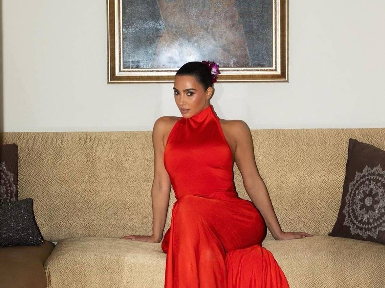 Kim Kardashian, es una socialite, modelo y empresaria estadounidense.