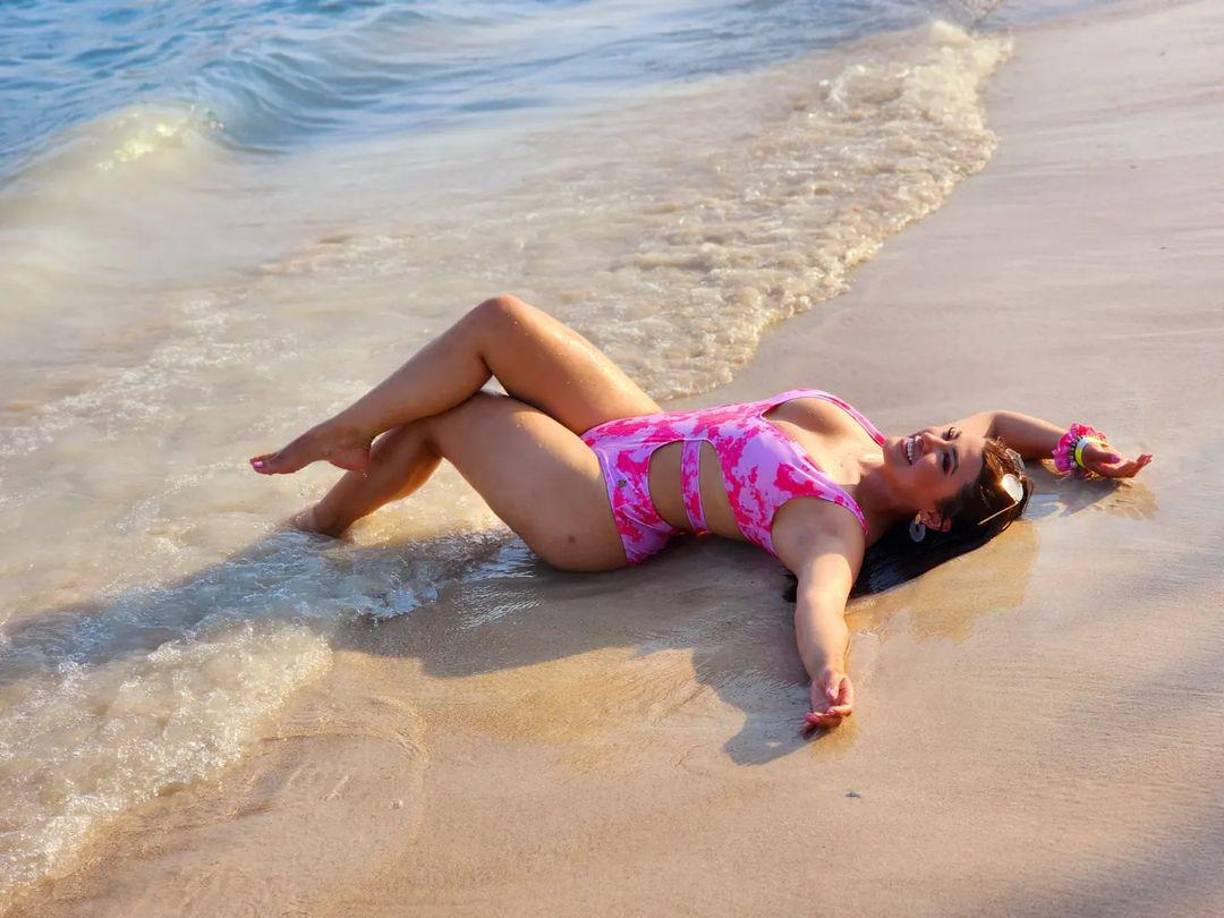 “Que el futuro que nos espera, sea mucho mejor que el pasado que nos tocó. Definitivamente en el mar la vida es más sabrosa”, escribiò Milagro Flores en su cuenta de Instagram junto a varias postales en las que se le ve disfrutando de las olas de mar.