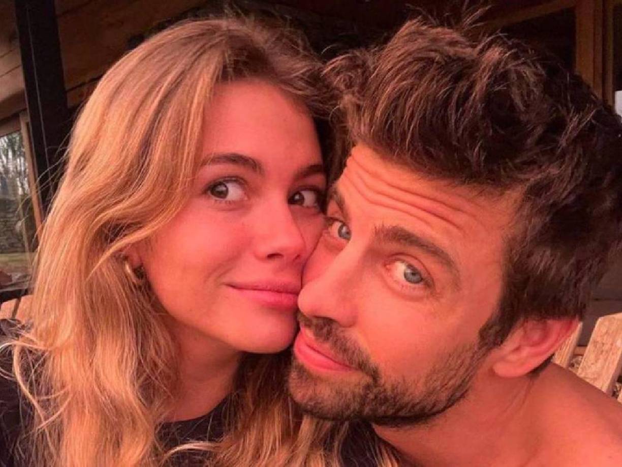 Tras su separación con la barranquillera, Piqué se ha dejado ver acompañado de la joven de 25 años en varios puntos de Barcelona.