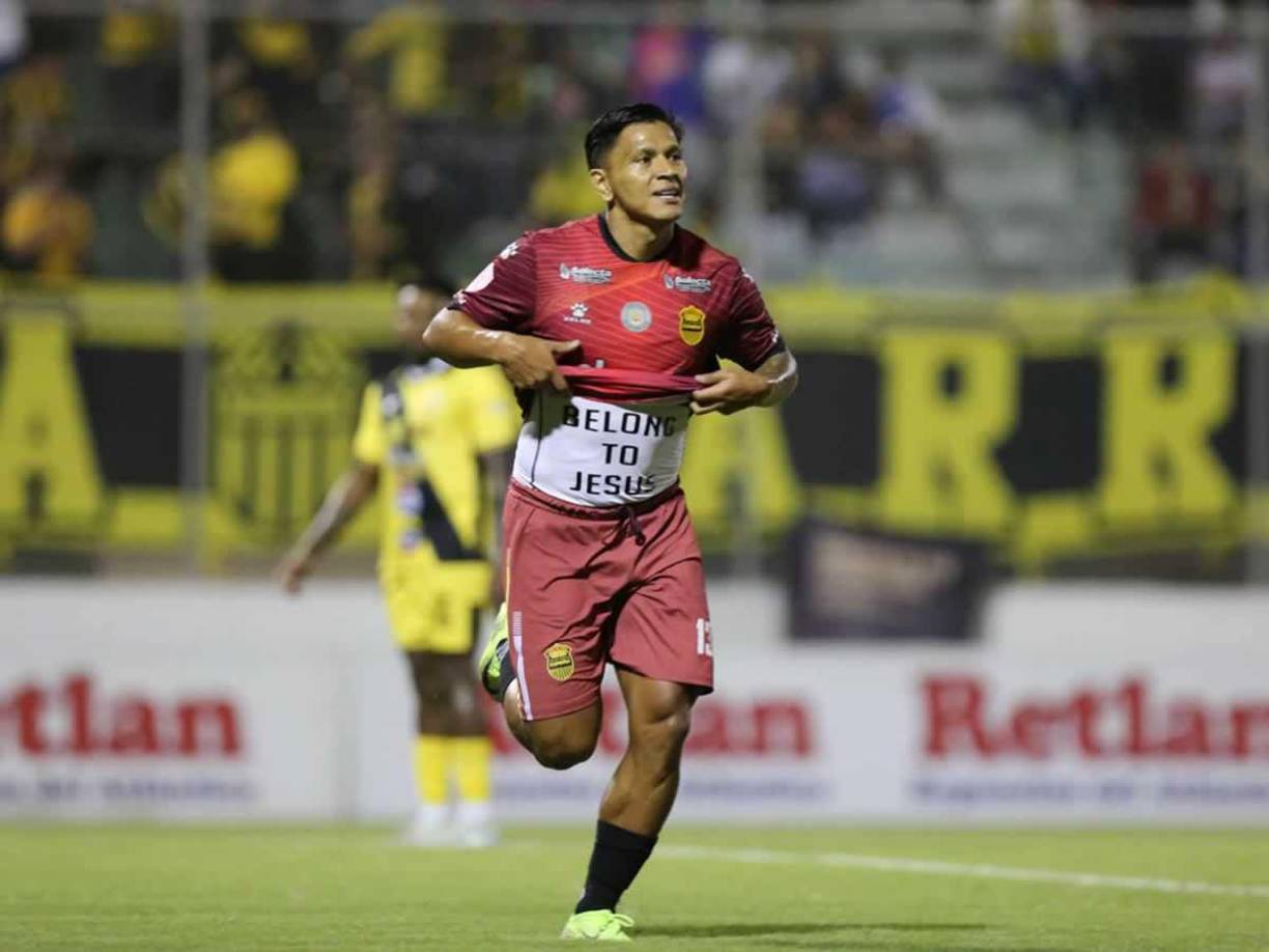 Brayan Moya puso a ganar al Real España a los nueve minutos del partido contra el Génesis.