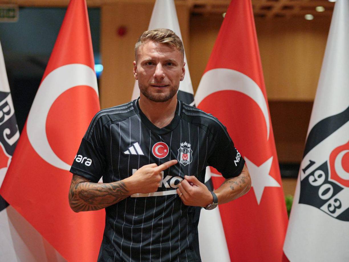 El delantero italiano Ciro Immobile es nuevo jugador el Besiktas de Turquía, llega procedente del Lazio de Italia.