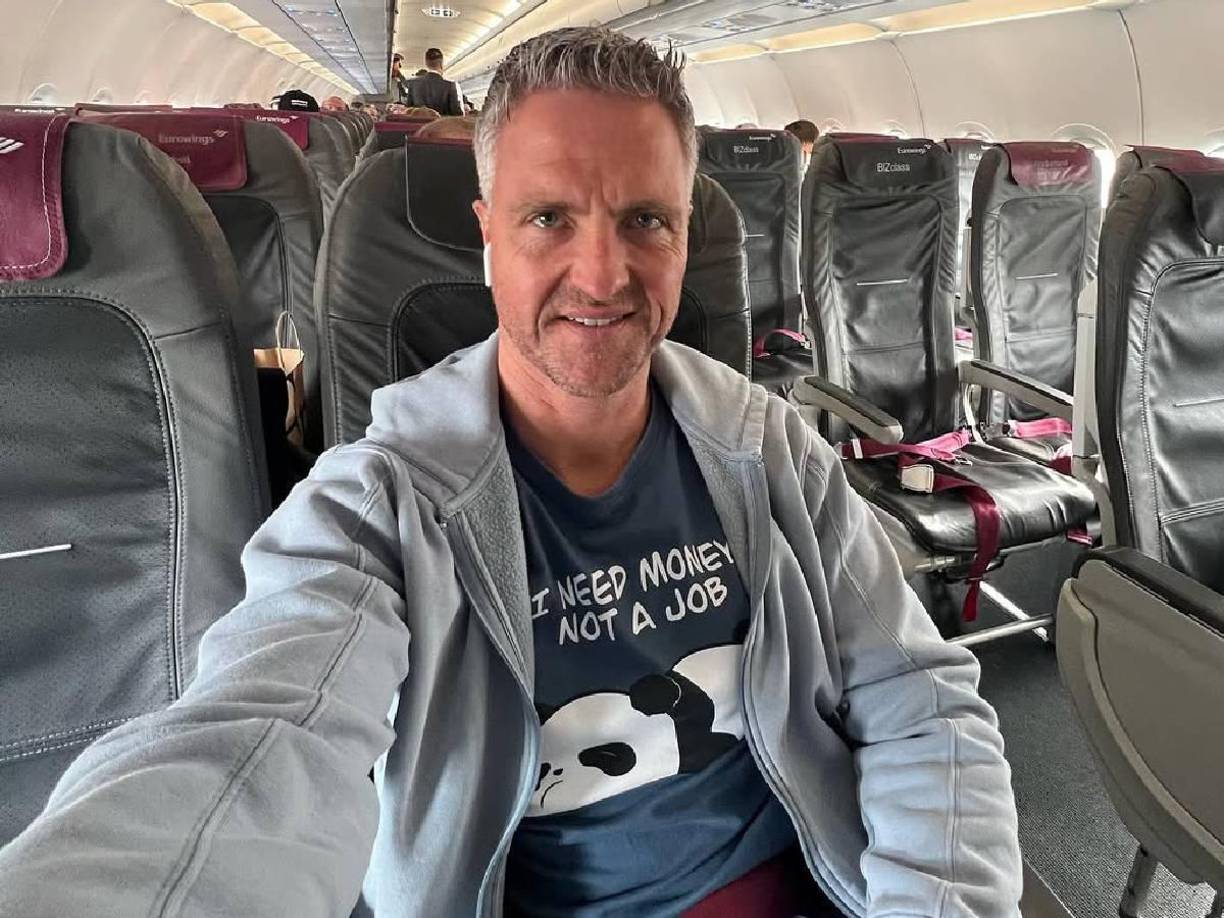 “Es bastante malo que Ralf Schumacher haya sorprendido a la madre de su hijo con su salida del clóset, luego la haya atacado legalmente y se haya negado a llegar a un acuerdo”, dijo la letrada de la situación.