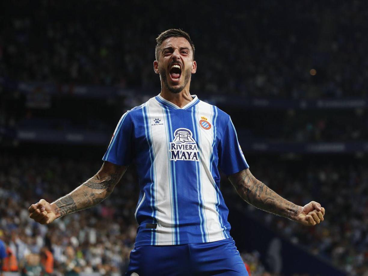 Carlo Ancelotti confirmó en rueda de prensa que le gusta el delantero del Espanyol, Joselu Mato, cuya cláusula de rescisión es de 30 millones de euros. “Joselu, como otros delanteros, me gusta mucho. Me gusta mucho Aspas, me gusta mucho Morata... Por hablar de los españoles”. “No quiero hablar de nombres, estamos trabajando para mejorar la plantilla”, añadió el técnico italiano del Real Madrid.