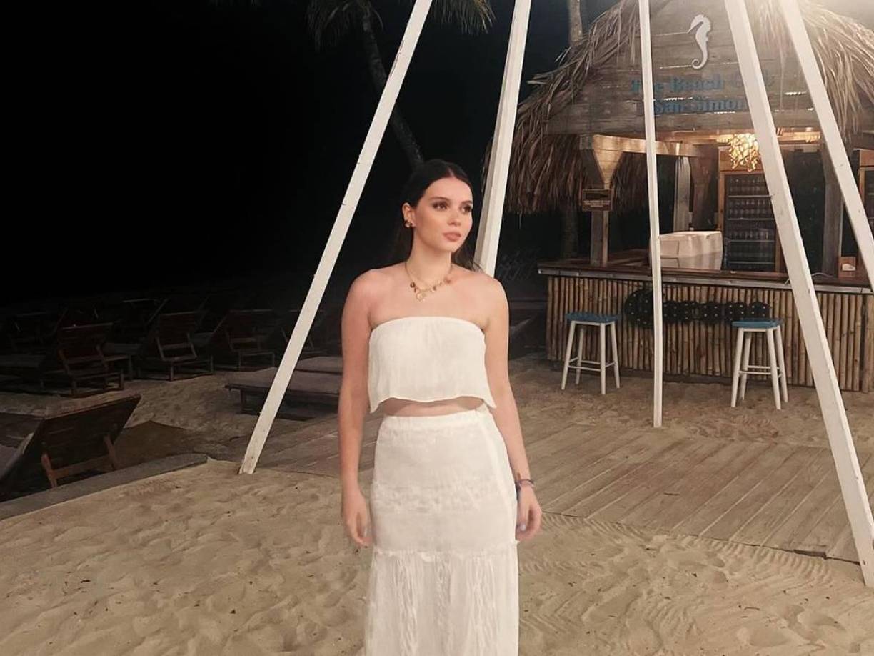 “Sigo estudiando, ya voy por tres años”, indicó la hermosa chica hondureña y pareja sentimental de Auzmendi. 