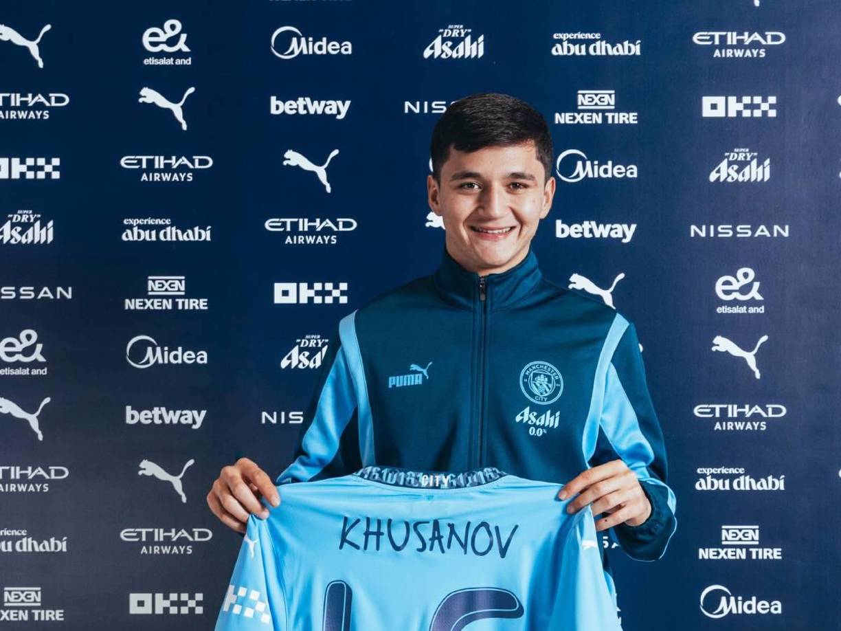 Cabe recordar que el primero en llegar al Manchester City fue Khusanov. El central uzbeko, de 20 años, aterrizó por 40 millones de euros procedente del Lens de Francia y firmó hasta 2029.